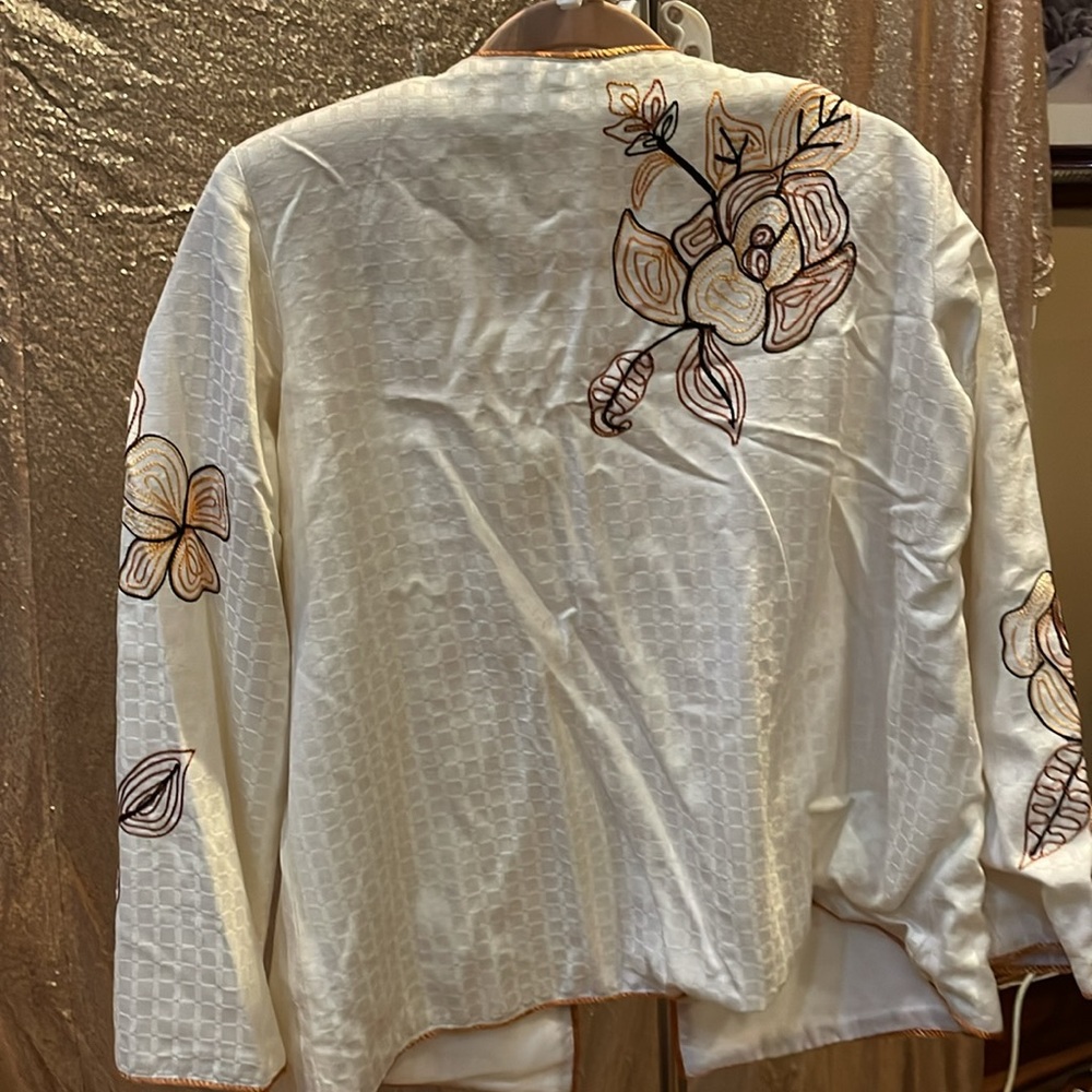Dealers And Damon’s Cream Floral Embroidered Jacket View 4